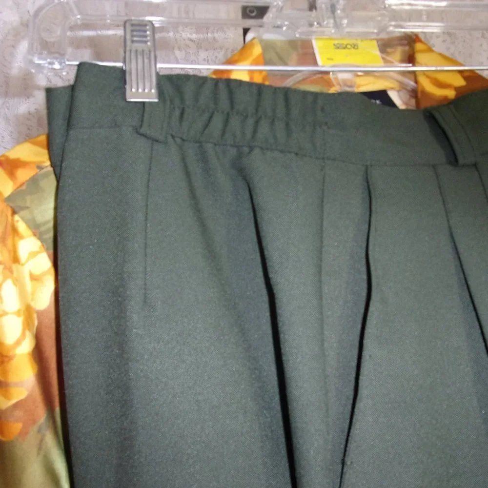 Coordinated Jones NY Blouse Top and Dark Olive Pant Slack Set NWOT